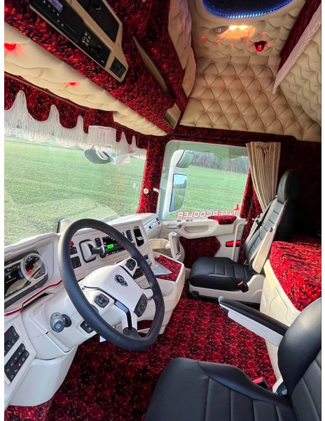 Scania R770 V8 NGS Special Interior. Only 110000 km. Air/ Air suspensiom. Hydr, system. - Vilcējs: foto 4 Scania R770 V8 NGS Special Interior. Only 110000 km. Air/ Air suspensiom. Hydr, system. - Vilcējs: foto 4
