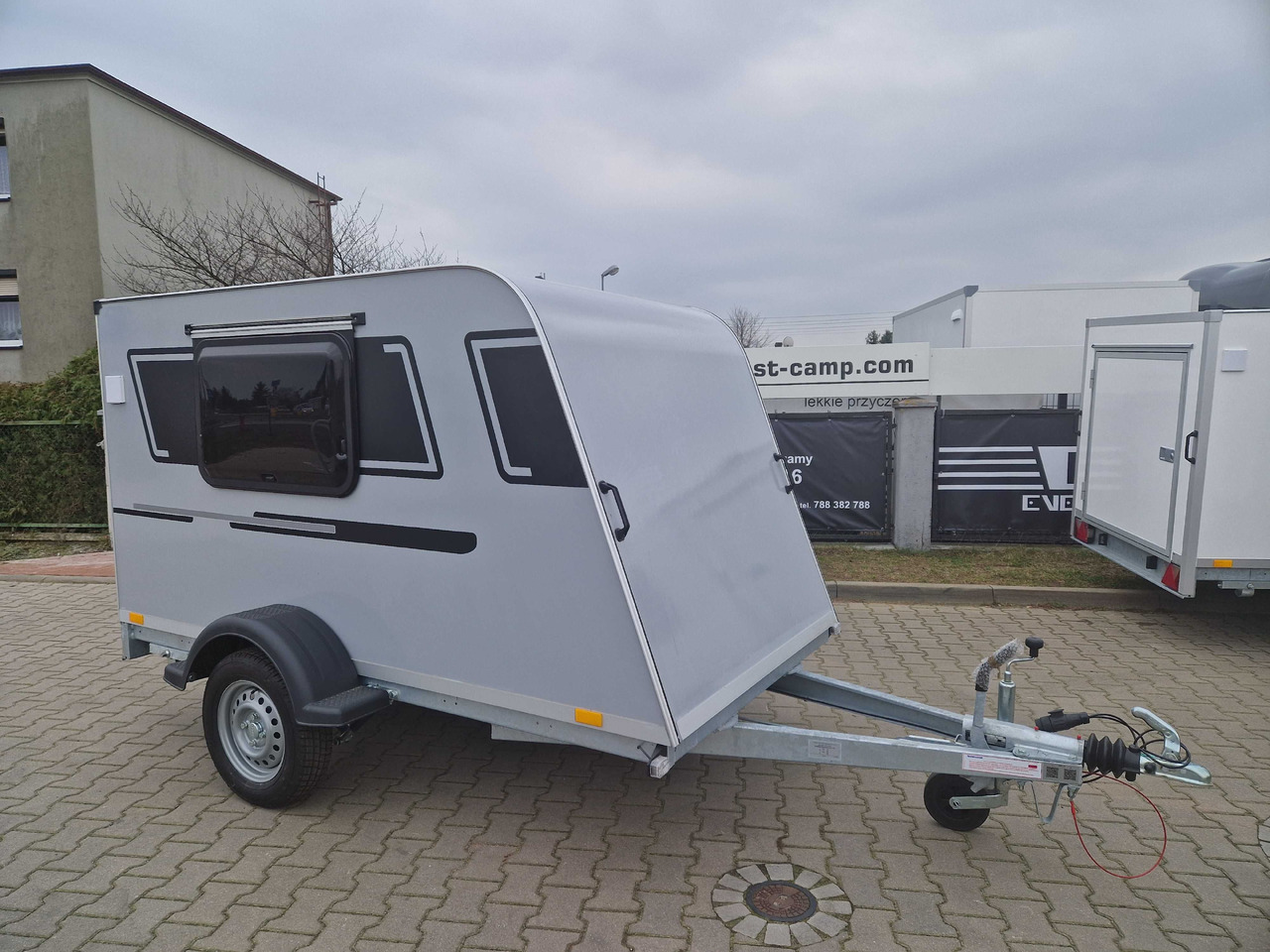 Microcamp mini przyczepa kempingowa transportowa teardrop - Auto piekabe: foto 1 Microcamp mini przyczepa kempingowa transportowa teardrop - Auto piekabe: foto 1