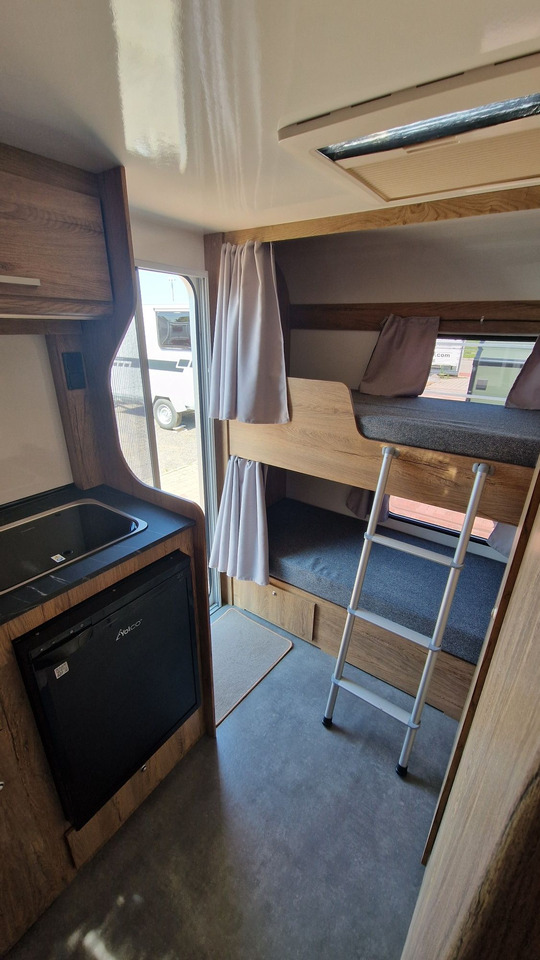 N-LAZUR Niewiadów Nowa Przyczepa Kempingowa dla 4 osób z Łazienką - Dzīvojamais treileris: foto 3 N-LAZUR Niewiadów Nowa Przyczepa Kempingowa dla 4 osób z Łazienką - Dzīvojamais treileris: foto 3