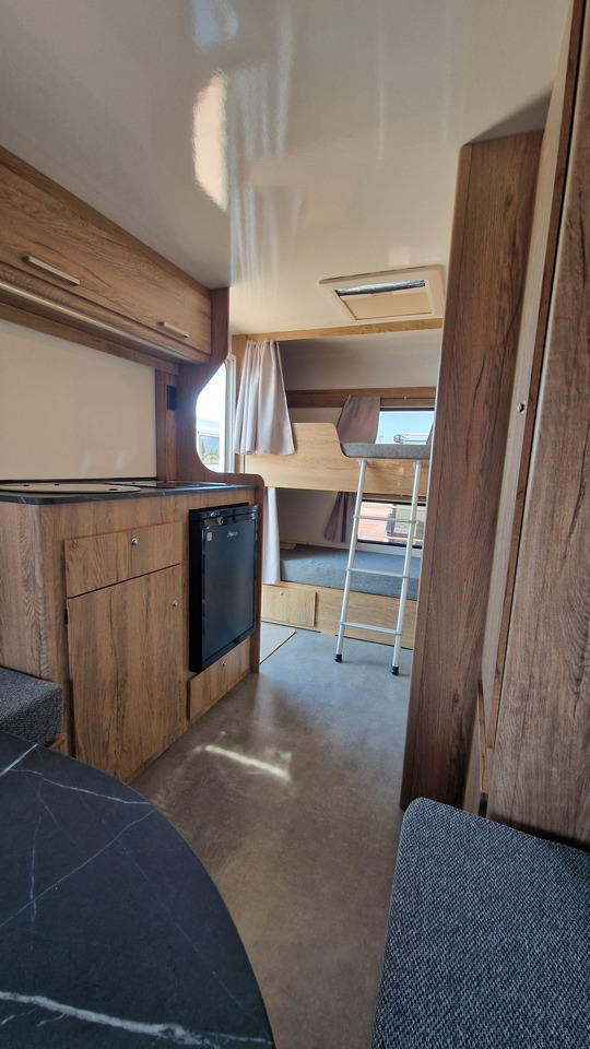 N-LAZUR Niewiadów Nowa Przyczepa Kempingowa dla 4 osób z Łazienką - Dzīvojamais treileris: foto 2 N-LAZUR Niewiadów Nowa Przyczepa Kempingowa dla 4 osób z Łazienką - Dzīvojamais treileris: foto 2