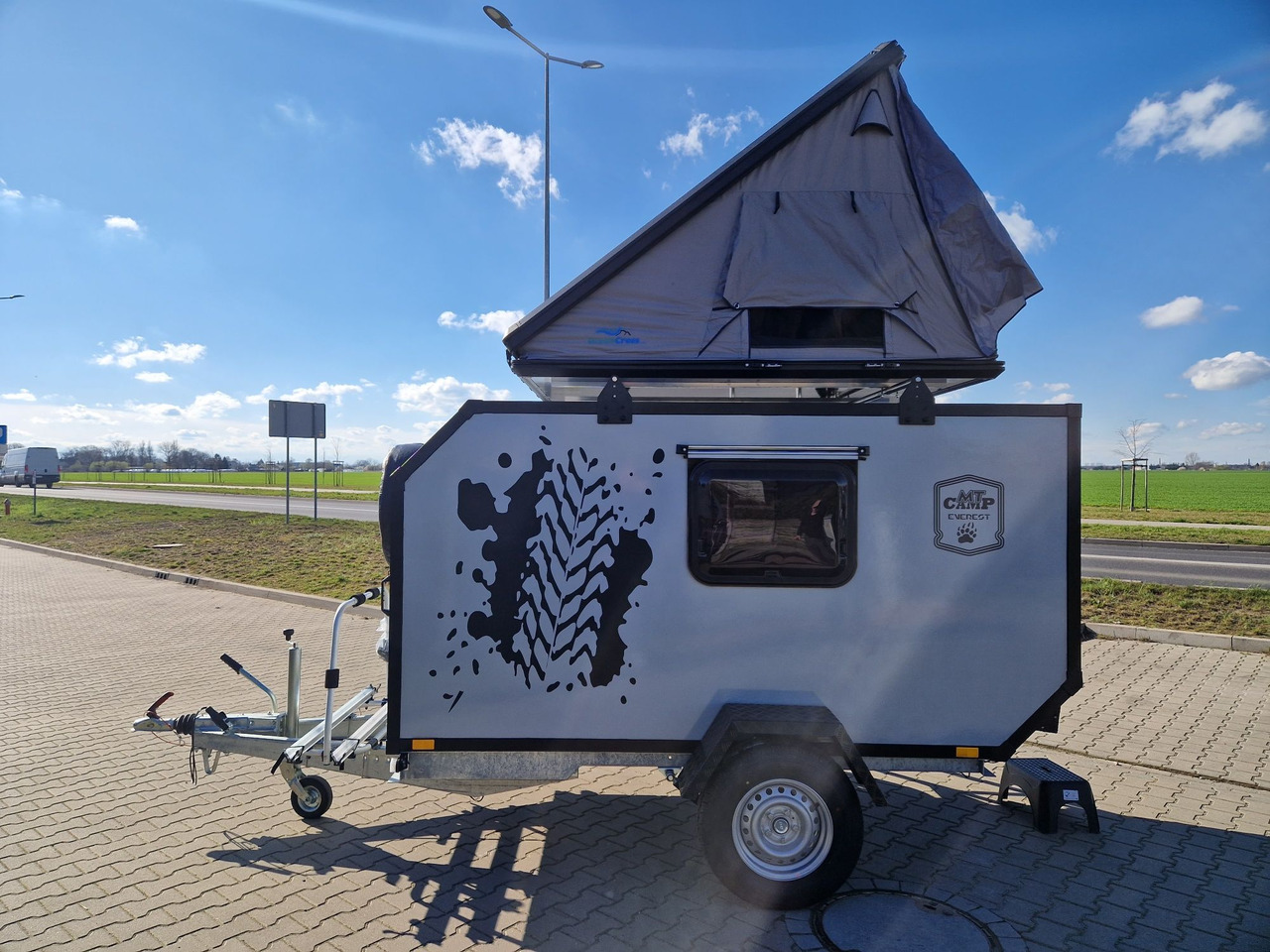 NOWA Przyczepa Wyprawowa Turystyczna Off-ROAD Everest MT-CAMP 2025 - Dzīvojamais treileris: foto 2 NOWA Przyczepa Wyprawowa Turystyczna Off-ROAD Everest MT-CAMP 2025 - Dzīvojamais treileris: foto 2
