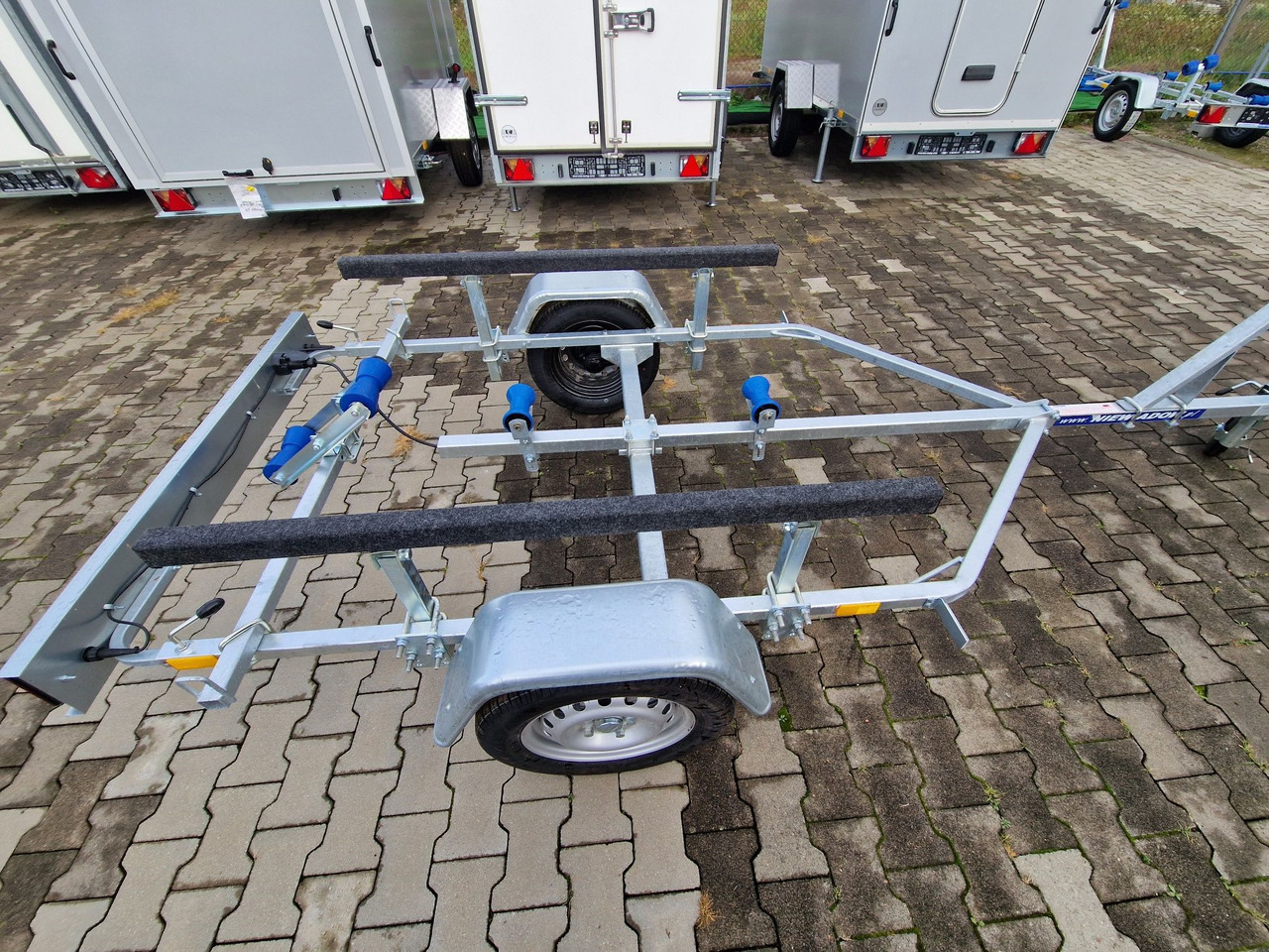 Nowa Przyczepa 2025 Podłodziowa ponton łódź Niewiadów P400 P415 do 6m - Piekabe autovedējs: foto 3 Nowa Przyczepa 2025 Podłodziowa ponton łódź Niewiadów P400 P415 do 6m - Piekabe autovedējs: foto 3