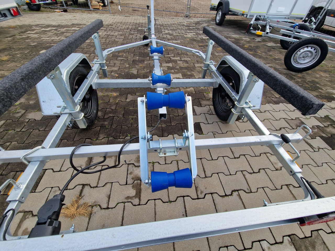 Nowa Przyczepa 2025 Podłodziowa ponton łódź Niewiadów P400 P415 do 6m - Piekabe autovedējs: foto 1 Nowa Przyczepa 2025 Podłodziowa ponton łódź Niewiadów P400 P415 do 6m - Piekabe autovedējs: foto 1