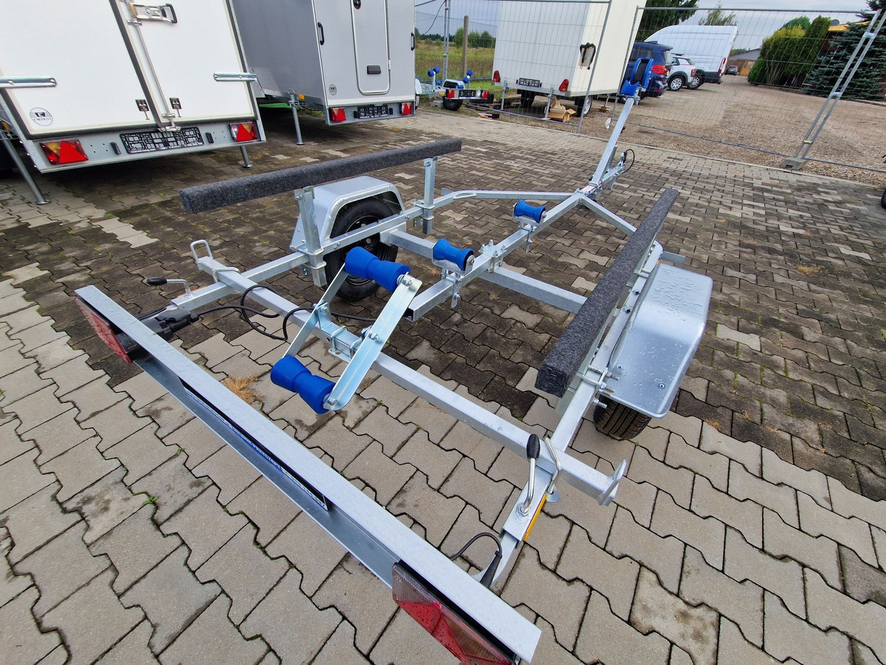 Nowa Przyczepa 2025 Podłodziowa ponton łódź Niewiadów P400 P415 do 6m - Piekabe autovedējs: foto 4 Nowa Przyczepa 2025 Podłodziowa ponton łódź Niewiadów P400 P415 do 6m - Piekabe autovedējs: foto 4