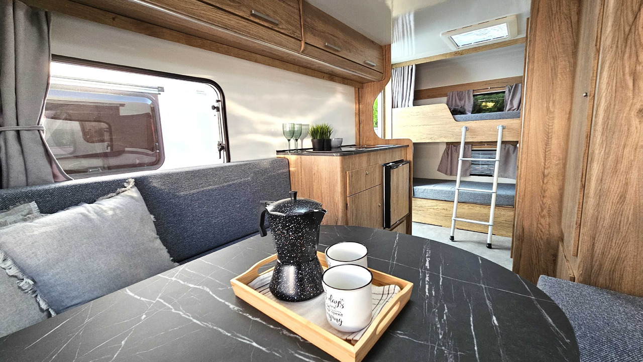 Nowy 2025 N-LAZUR Niewiadów dla 4os. - Dzīvojamais treileris: foto 3 Nowy 2025 N-LAZUR Niewiadów dla 4os. - Dzīvojamais treileris: foto 3