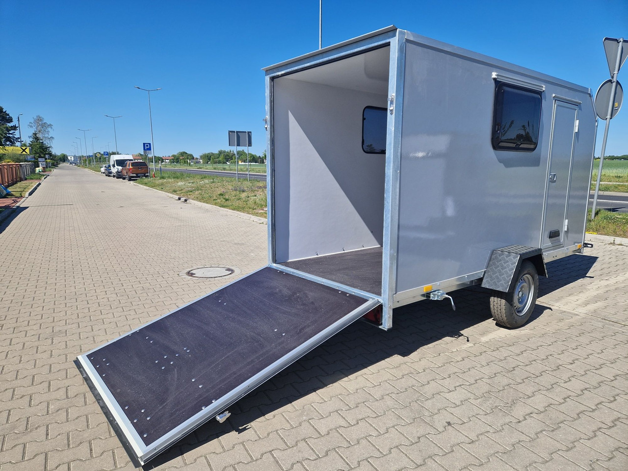 Przyczepa kempingowa Motocamp dla motocykla - Dzīvojamais treileris: foto 2 Przyczepa kempingowa Motocamp dla motocykla - Dzīvojamais treileris: foto 2