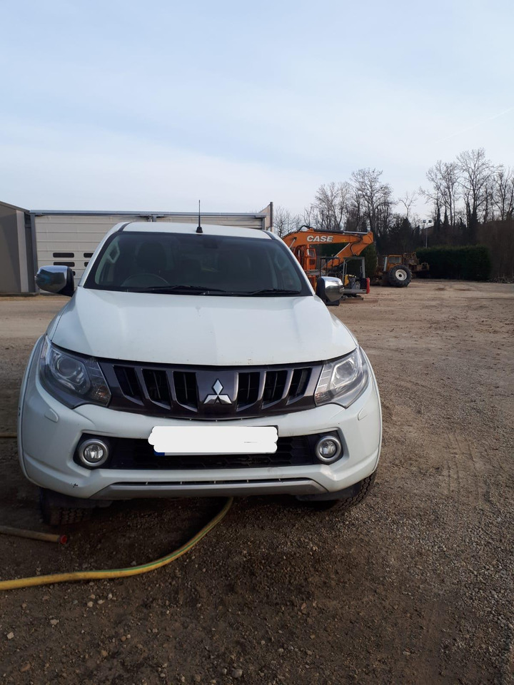 MITSUBISHI MITSUBISHI L200 - Pikaps: foto 1 MITSUBISHI MITSUBISHI L200 - Pikaps: foto 1