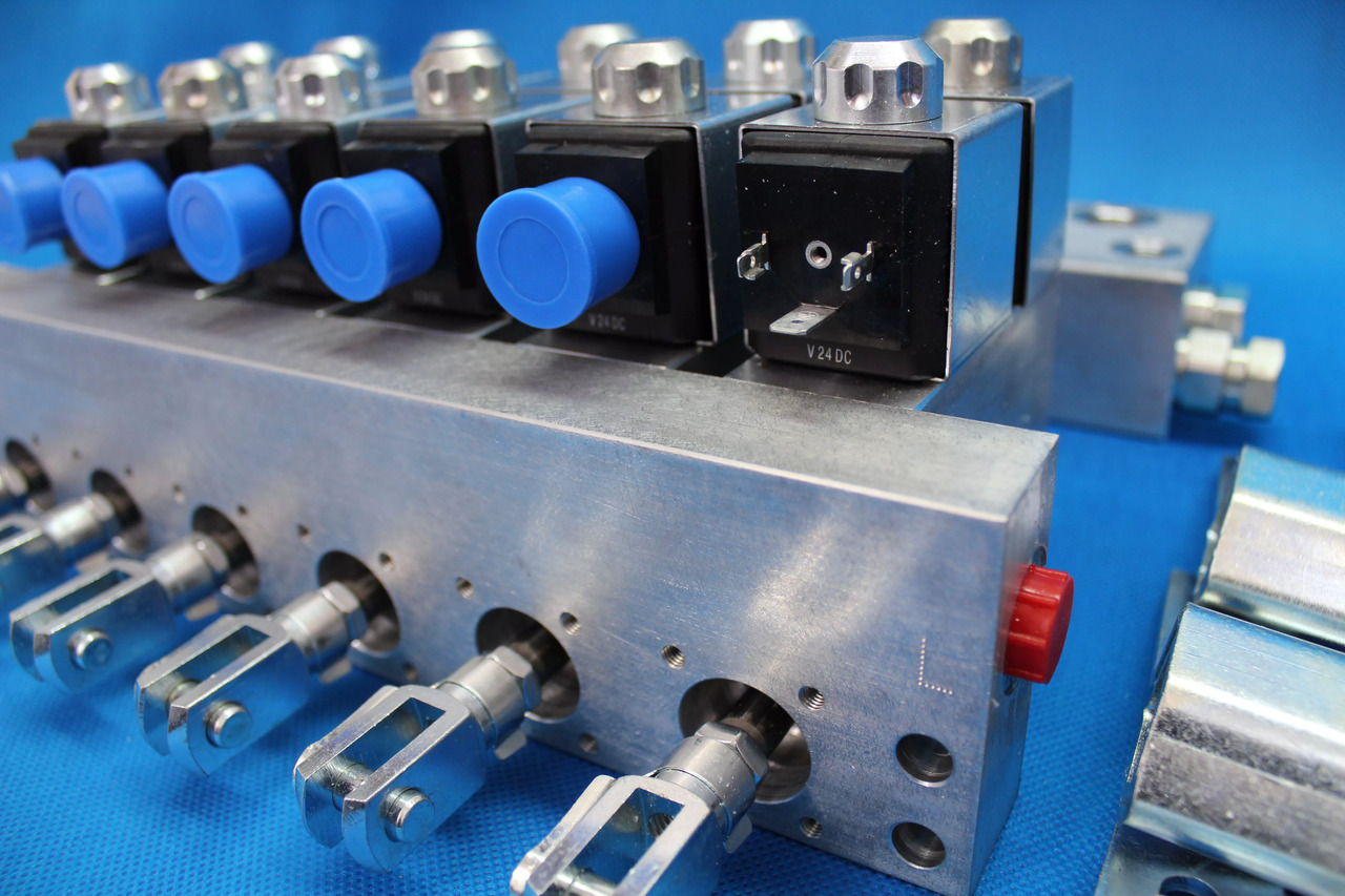 Actuator block MOD 10 for 6 function12/ 24VDC Retrofit Kit for crane with valve without solenoids Fassi Hiab Palfinger 12/24V - Celtniecības tehnika: foto 5 Actuator block MOD 10 for 6 function12/ 24VDC Retrofit Kit for crane with valve without solenoids Fassi Hiab Palfinger 12/24V - Celtniecības tehnika: foto 5