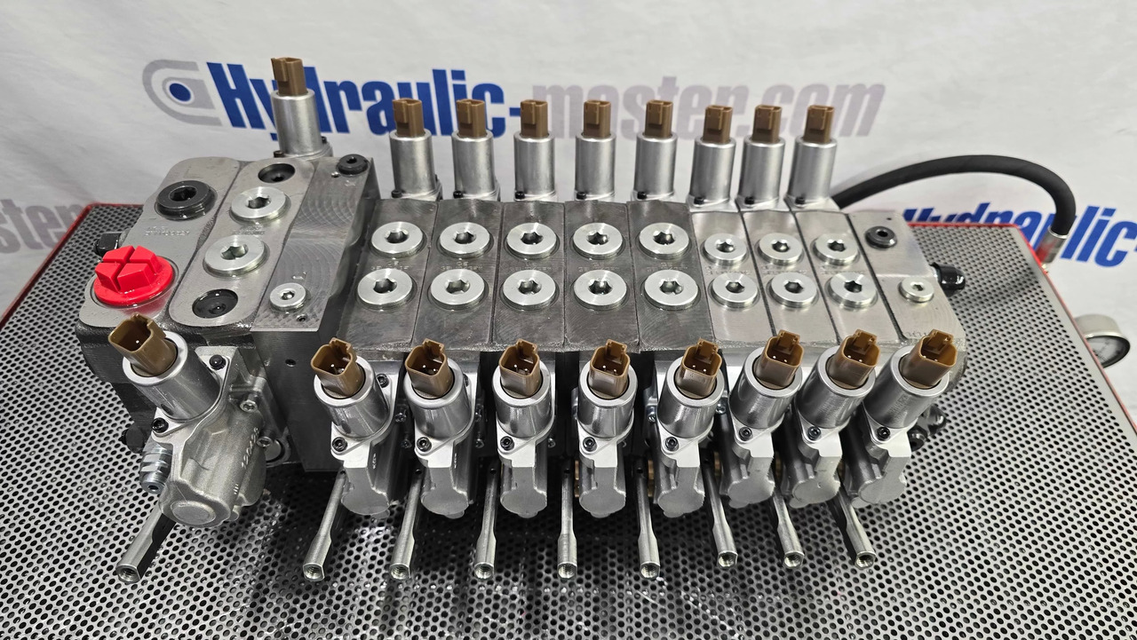 Proportional Valve Walvoil DPX160 combined with DPX100, 9 functions - Meža piekabe: foto 1 Proportional Valve Walvoil DPX160 combined with DPX100, 9 functions - Meža piekabe: foto 1