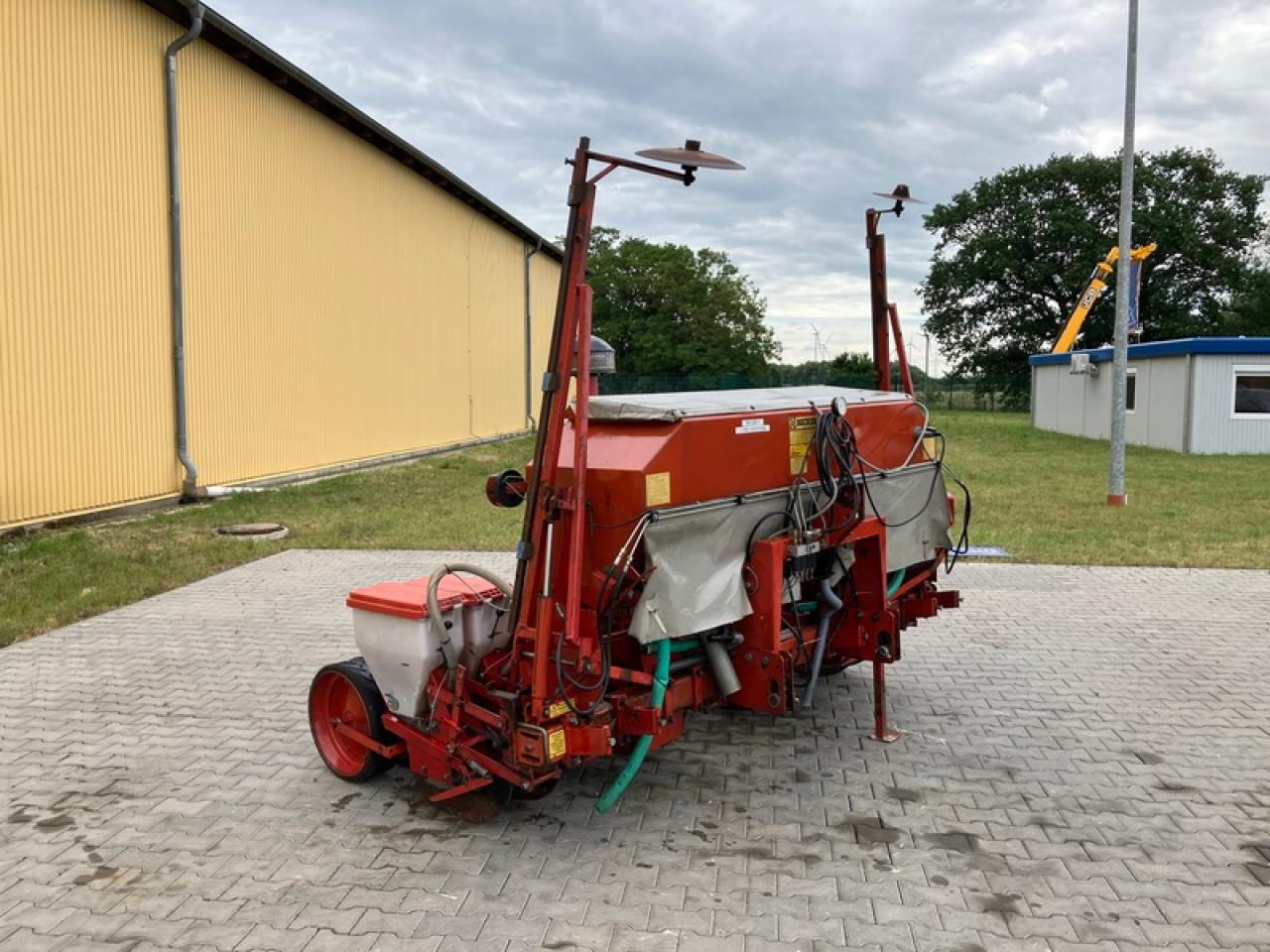 Becker AEROMAT T - Precīzās izsējas sējmašīna: foto 4 Becker AEROMAT T - Precīzās izsējas sējmašīna: foto 4