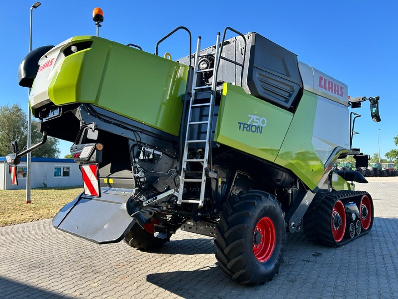 CLAAS TRION 750 TT APS HYBRID - Labības kombains: foto 3 CLAAS TRION 750 TT APS HYBRID - Labības kombains: foto 3