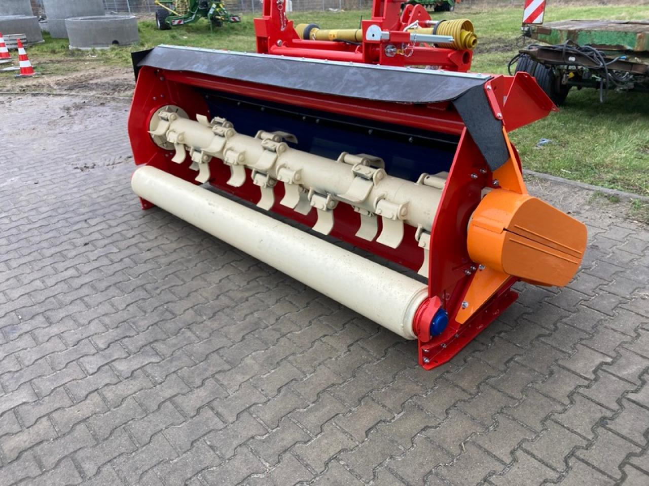 Dücker UM 27AKTION - Pļaujmašīna-smalcinātājs: foto 5 Dücker UM 27AKTION - Pļaujmašīna-smalcinātājs: foto 5