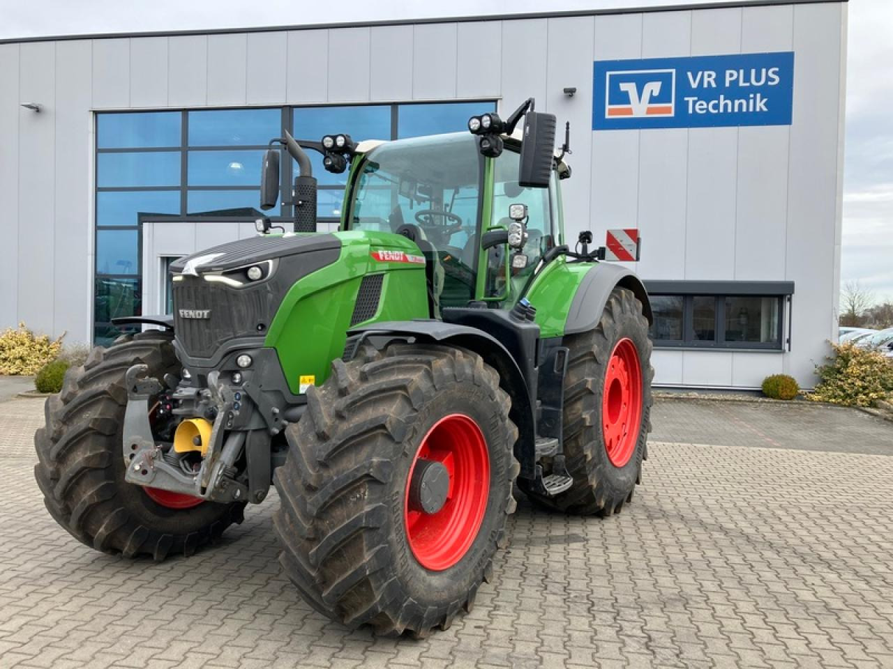 Fendt VARIO 728 GEN 7//RTK//VARIO GRIP - Traktors: foto 1 Fendt VARIO 728 GEN 7//RTK//VARIO GRIP - Traktors: foto 1