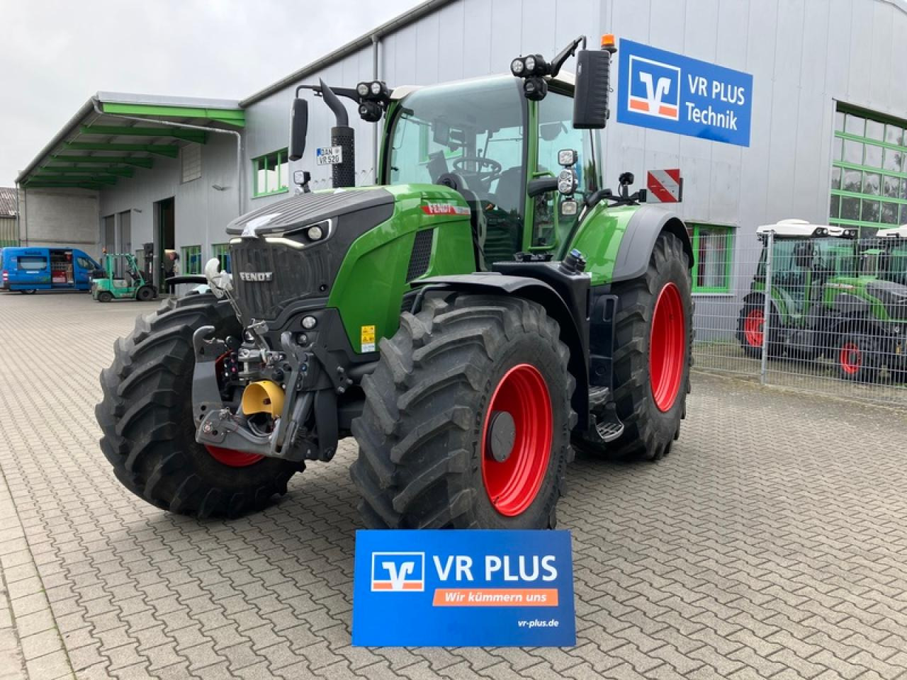 Fendt VARIO 728 POWER PLUS SET 2 - Traktors: foto 1 Fendt VARIO 728 POWER PLUS SET 2 - Traktors: foto 1