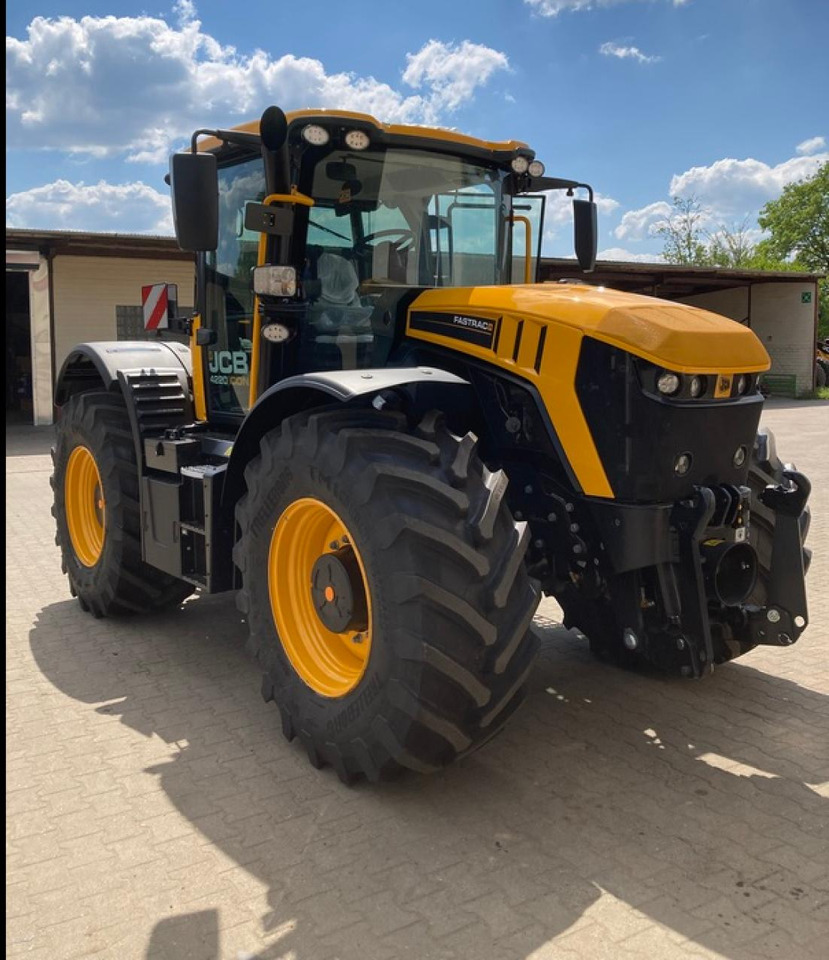 JCB FASTRAC 4220 AKTION - Traktors: foto 1 JCB FASTRAC 4220 AKTION - Traktors: foto 1