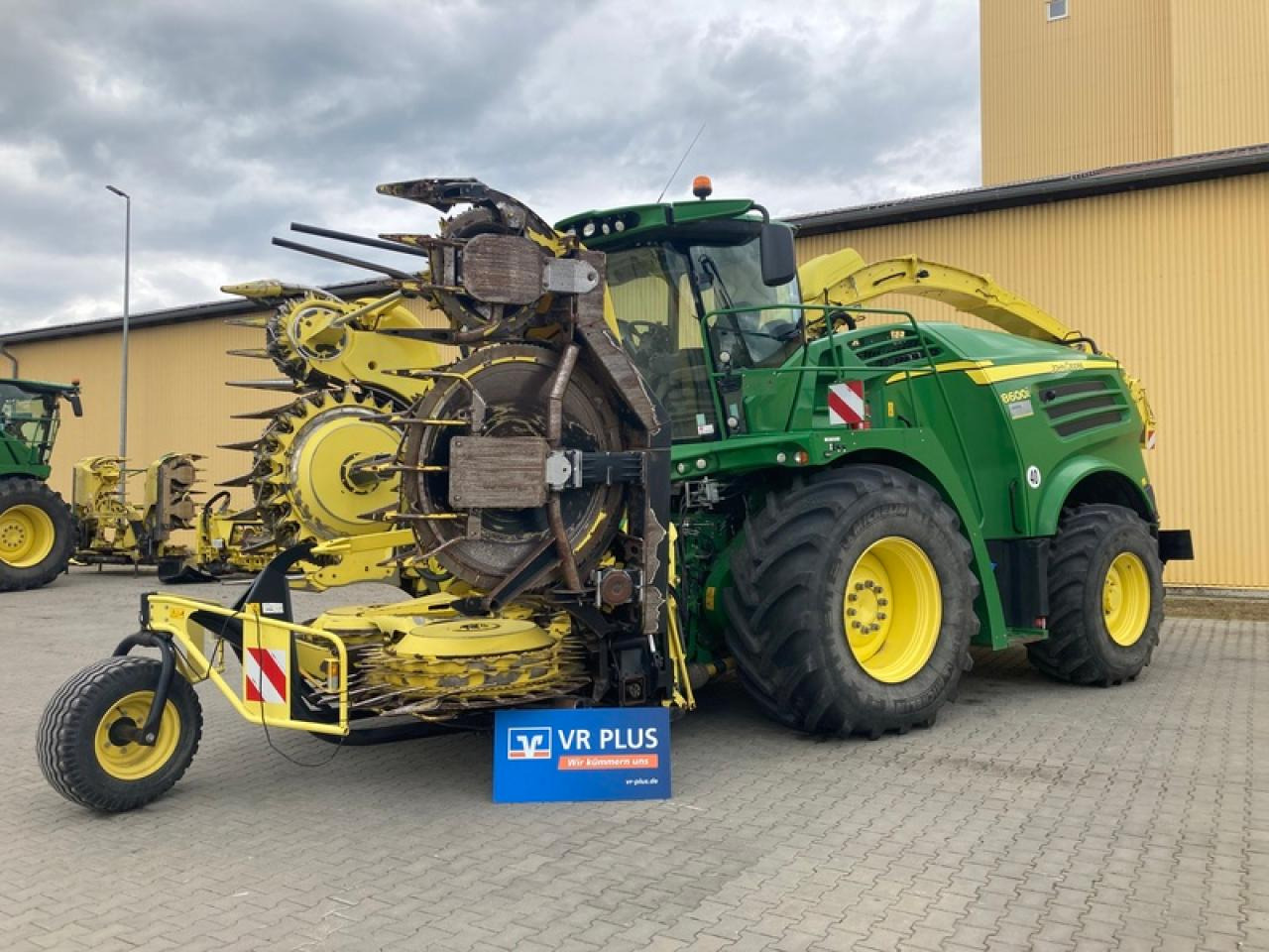 John Deere 8600 I - Lopbarības kombains: foto 1 John Deere 8600 I - Lopbarības kombains: foto 1