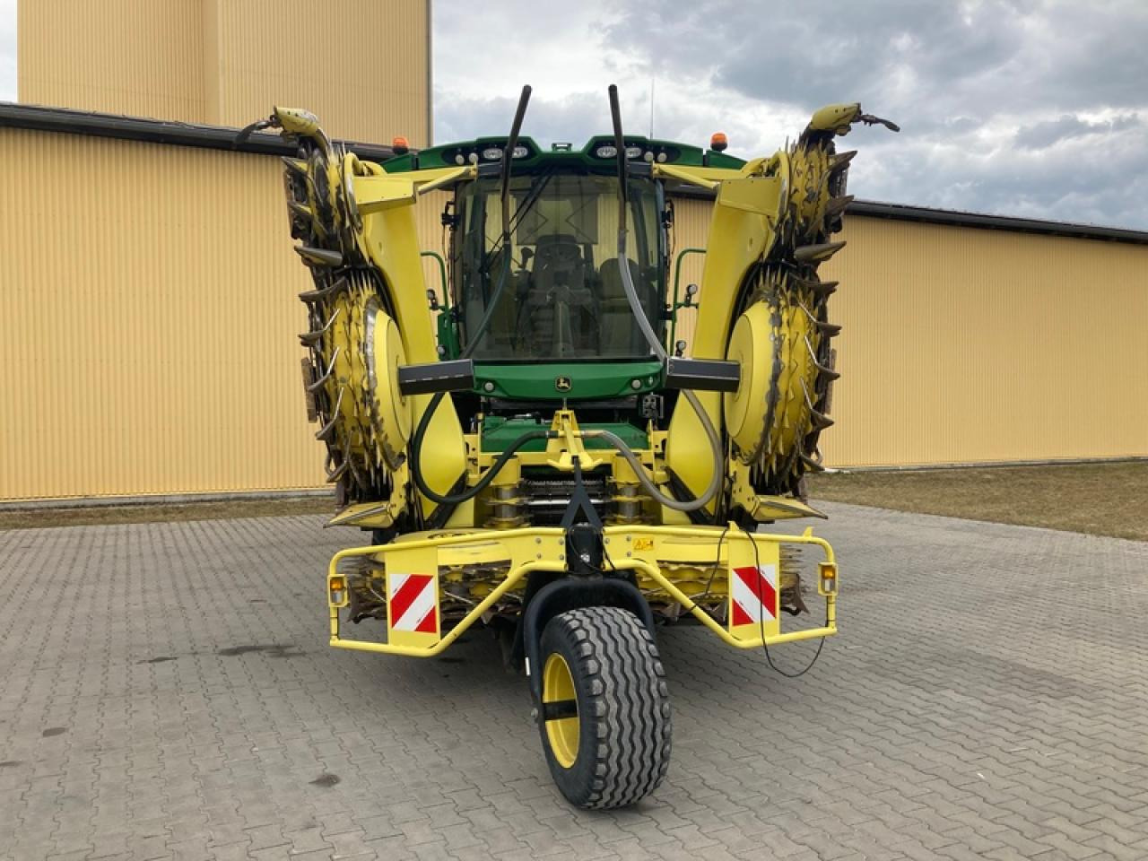 John Deere 8600 I - Lopbarības kombains: foto 4 John Deere 8600 I - Lopbarības kombains: foto 4
