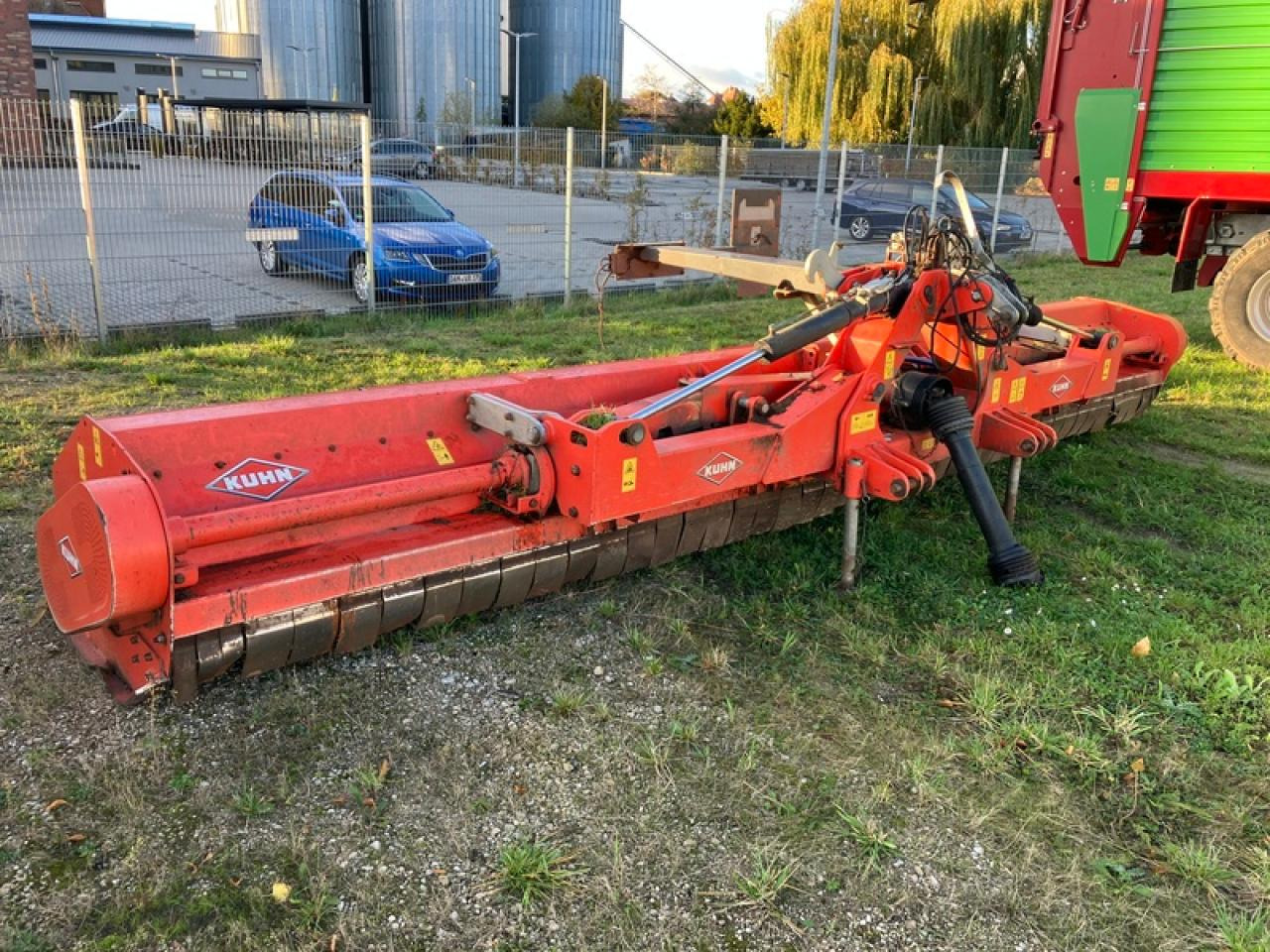 Kuhn RM 610 R - Pļaujmašīna-smalcinātājs: foto 1 Kuhn RM 610 R - Pļaujmašīna-smalcinātājs: foto 1