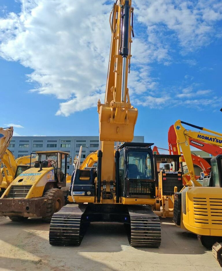 Caterpillar 320D - Kāpurķēžu ekskavators: foto 3 Caterpillar 320D - Kāpurķēžu ekskavators: foto 3