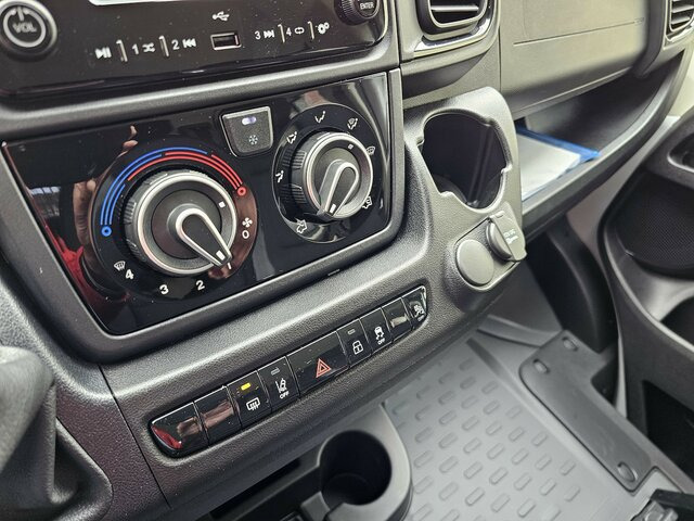 Jaunā Automašīna ar kravas platformu, Kravas-pasažieru furgons FIAT Ducato MAXI 140 Serie10-9.2 2025 L5 DOKA 3,3 M....: foto 11