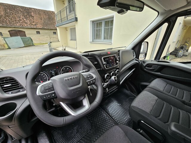 IVECO Daily 35S18 3.0 Pritsche Plane LBW Bär AHK ACC - Furgons ar tentu: foto 4 IVECO Daily 35S18 3.0 Pritsche Plane LBW Bär AHK ACC - Furgons ar tentu: foto 4