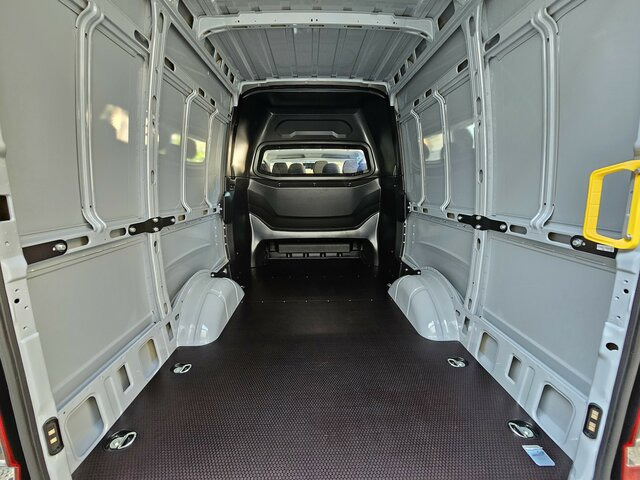 Jaunā Kravas mikroautobuss, Kravas-pasažieru furgons IVECO Daily 35S18HA8V DOKA Hi-Matic 12m³ 2xSchiebetür...: foto 29