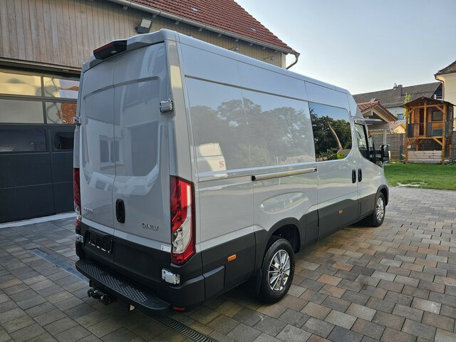Jaunā Kravas mikroautobuss, Kravas-pasažieru furgons IVECO Daily 35S18HA8V DOKA Hi-Matic 12m³ 2xSchiebetür...: foto 34