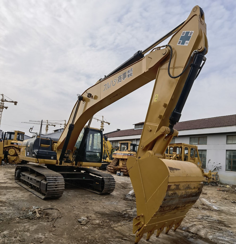 CAT 330DL excavator - Kāpurķēžu ekskavators: foto 2 CAT 330DL excavator - Kāpurķēžu ekskavators: foto 2
