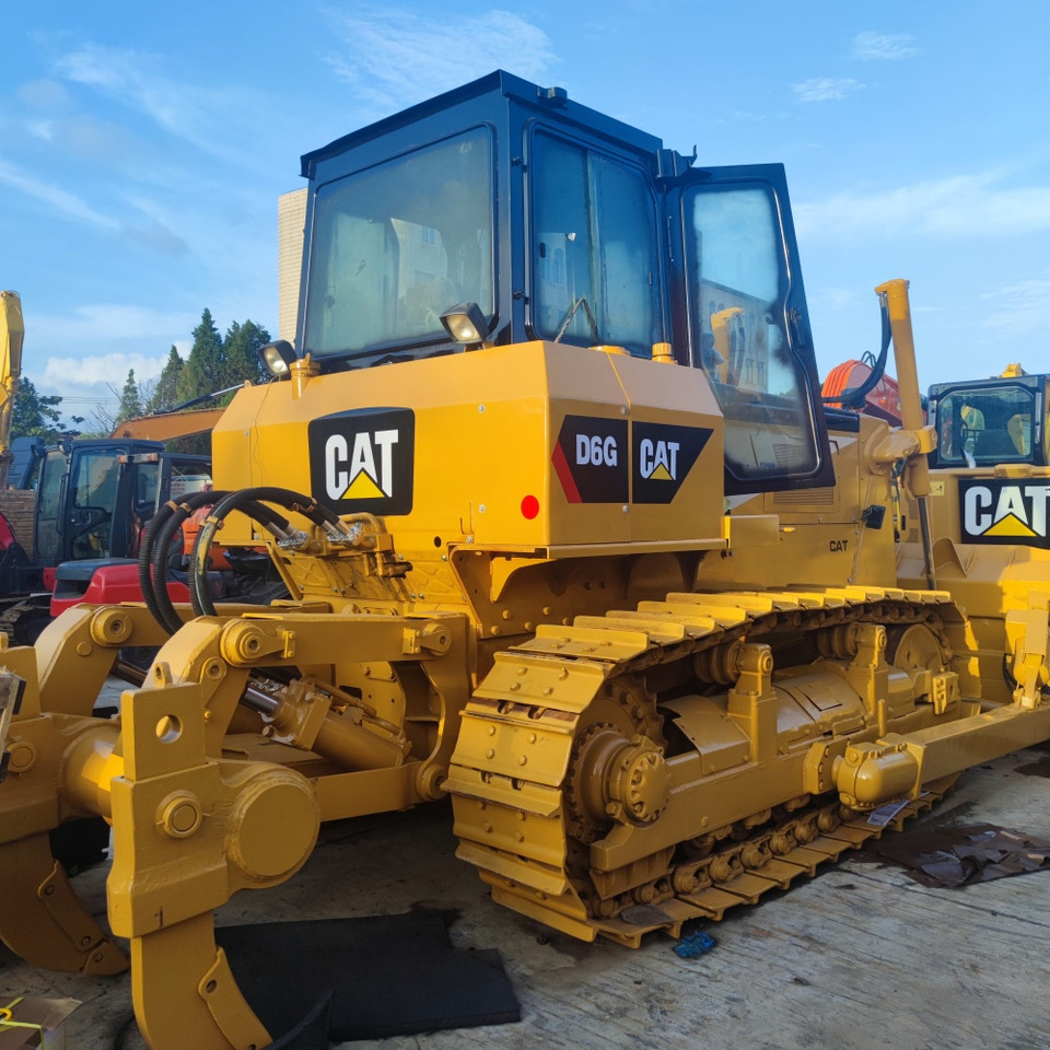 CAT D6G Bulldozer - Buldozers: foto 4 CAT D6G Bulldozer - Buldozers: foto 4
