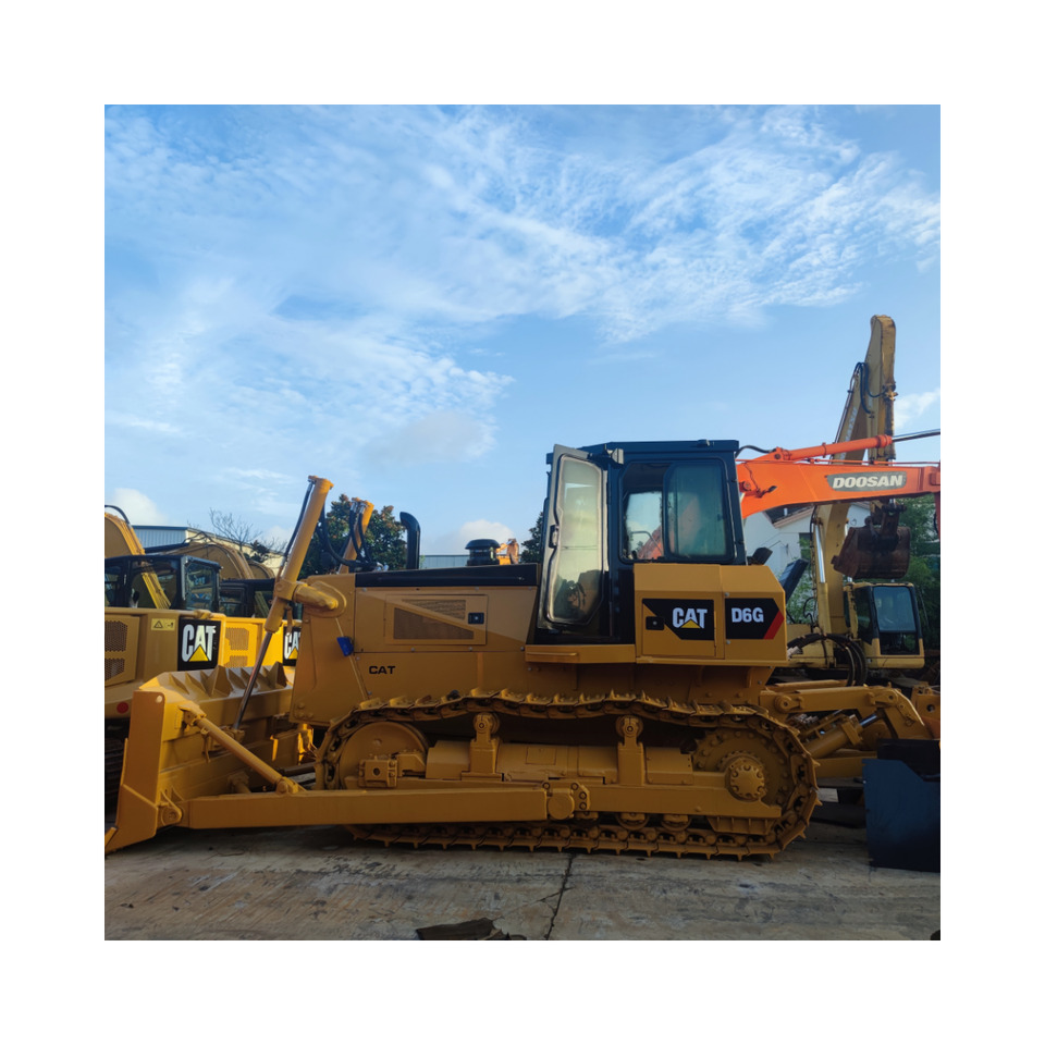 CAT D6G Bulldozer - Buldozers: foto 1 CAT D6G Bulldozer - Buldozers: foto 1