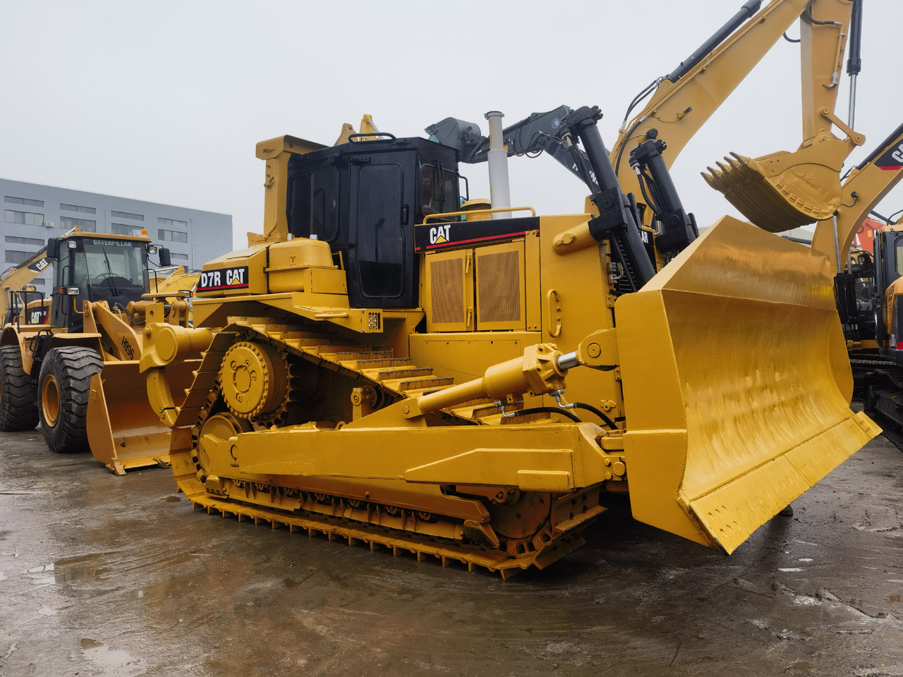CAT D7R Bulldozer - Buldozers: foto 2 CAT D7R Bulldozer - Buldozers: foto 2