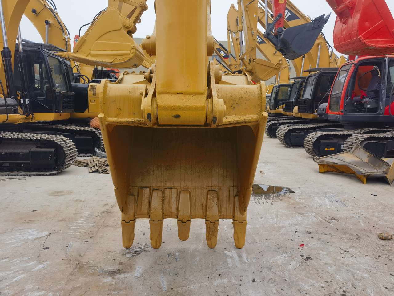CATERPILLAR 330 D - Kāpurķēžu ekskavators: foto 4 CATERPILLAR 330 D - Kāpurķēžu ekskavators: foto 4