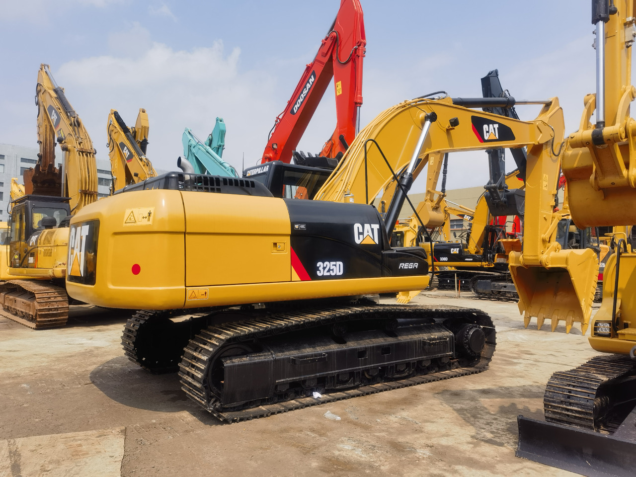 CATERPILLAR CAT 325D Excavator - Kāpurķēžu ekskavators: foto 3 CATERPILLAR CAT 325D Excavator - Kāpurķēžu ekskavators: foto 3