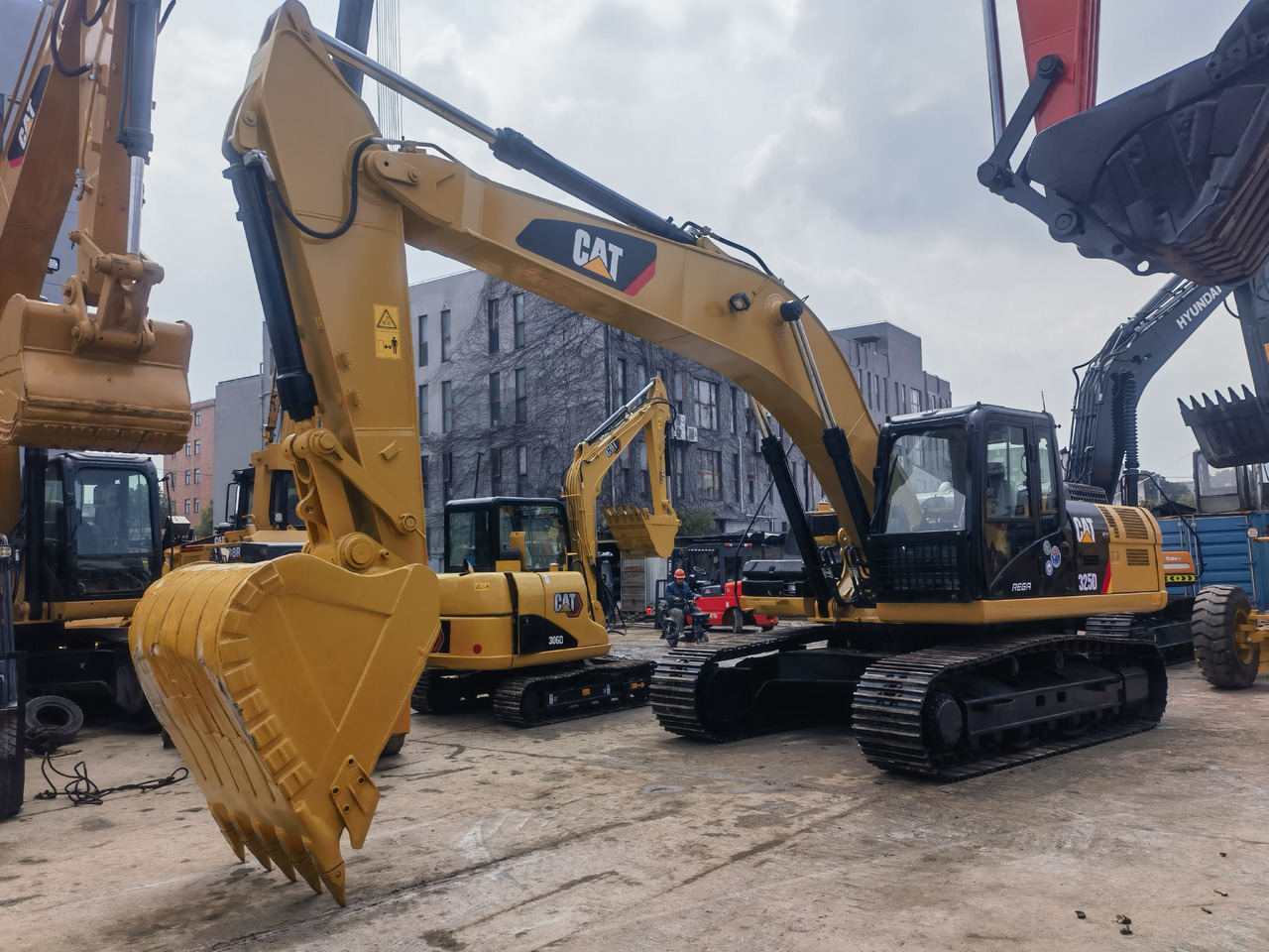 CATERPILLAR CAT 325D Excavator - Kāpurķēžu ekskavators: foto 5 CATERPILLAR CAT 325D Excavator - Kāpurķēžu ekskavators: foto 5