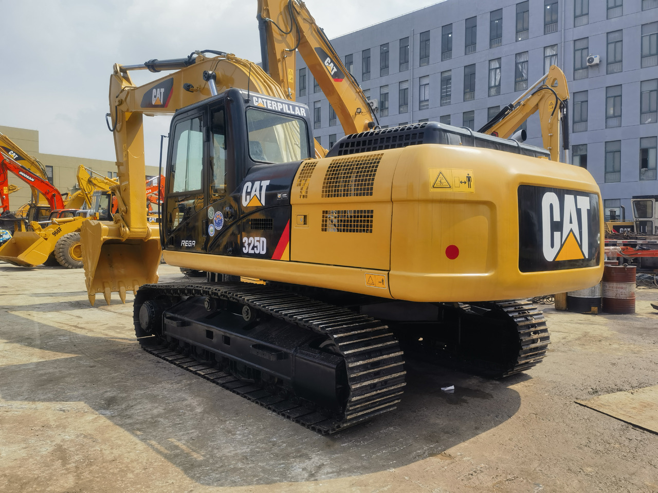 CATERPILLAR CAT 325D Excavator - Kāpurķēžu ekskavators: foto 2 CATERPILLAR CAT 325D Excavator - Kāpurķēžu ekskavators: foto 2