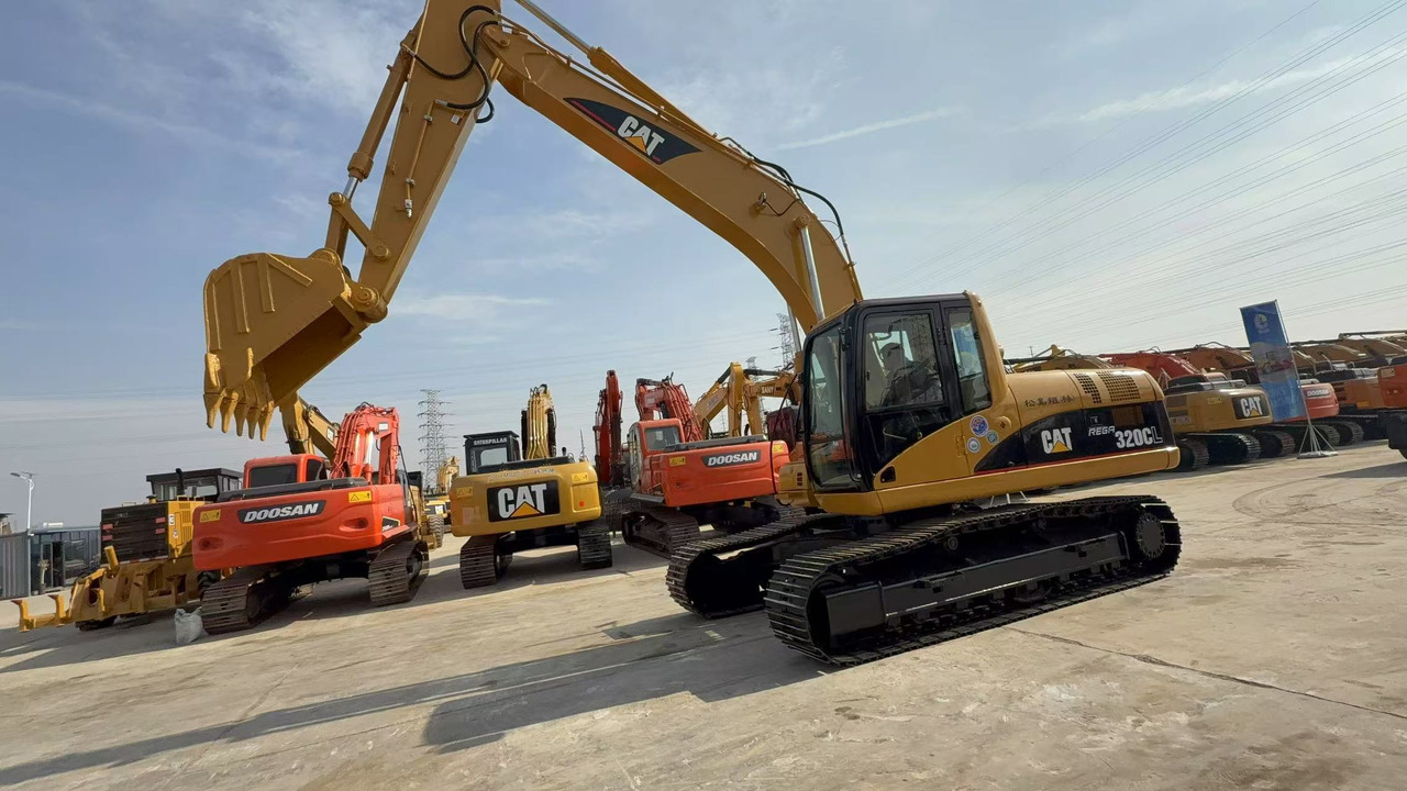Cat 320cl excavator - Kāpurķēžu ekskavators: foto 1 Cat 320cl excavator - Kāpurķēžu ekskavators: foto 1