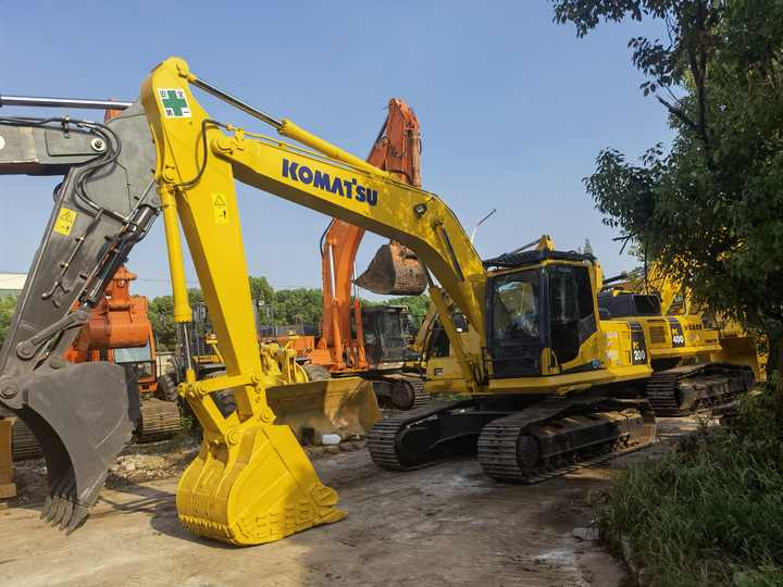 Cheap Used Japan Komatsu PC220-8 second hand excavator PC220 crawler excavator for sale - Kāpurķēžu ekskavators: foto 3 Cheap Used Japan Komatsu PC220-8 second hand excavator PC220 crawler excavator for sale - Kāpurķēžu ekskavators: foto 3