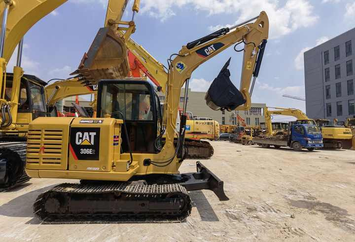 Good Condition Mini Excavator 7.5Ton Cat 306e2 Hydraulic Crawler second hand Mini digger For Sale - Kāpurķēžu ekskavators: foto 2 Good Condition Mini Excavator 7.5Ton Cat 306e2 Hydraulic Crawler second hand Mini digger For Sale - Kāpurķēžu ekskavators: foto 2