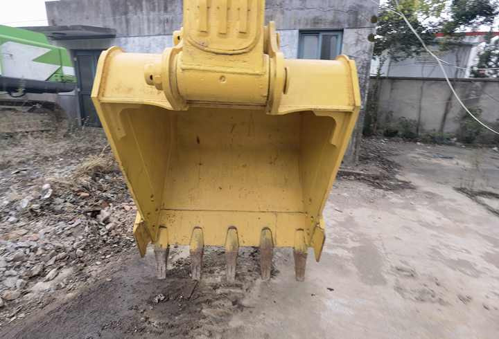 Good Condition second hand Komatsu PC220-8 Original Japan Cheap Used Excavators for sale in shanghai - Kāpurķēžu ekskavators: foto 5 Good Condition second hand Komatsu PC220-8 Original Japan Cheap Used Excavators for sale in shanghai - Kāpurķēžu ekskavators: foto 5