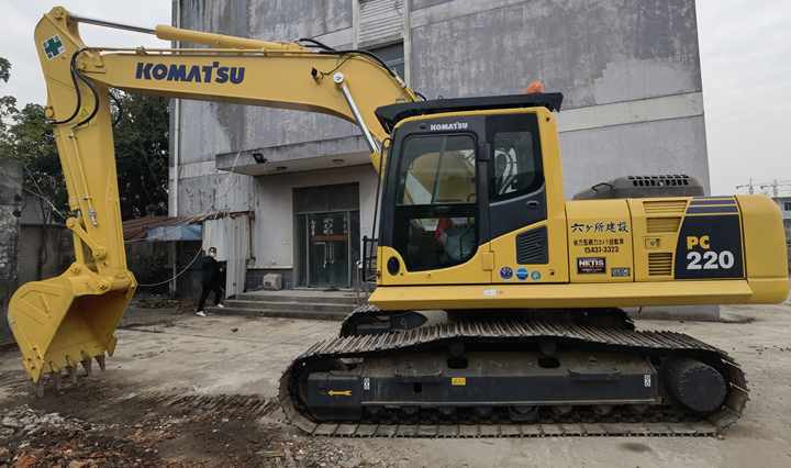 Good Condition second hand Komatsu PC220-8 Original Japan Cheap Used Excavators for sale in shanghai - Kāpurķēžu ekskavators: foto 3 Good Condition second hand Komatsu PC220-8 Original Japan Cheap Used Excavators for sale in shanghai - Kāpurķēžu ekskavators: foto 3
