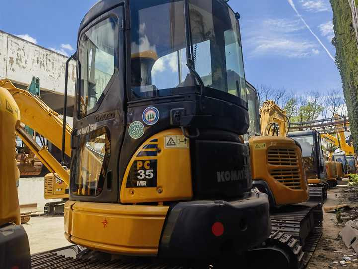 Good condition used excavator Komatsu PC35, Komatsu PC35MR-3 excavator with dozer, mini escavadora Komatsu - Kāpurķēžu ekskavators: foto 3 Good condition used excavator Komatsu PC35, Komatsu PC35MR-3 excavator with dozer, mini escavadora Komatsu - Kāpurķēžu ekskavators: foto 3