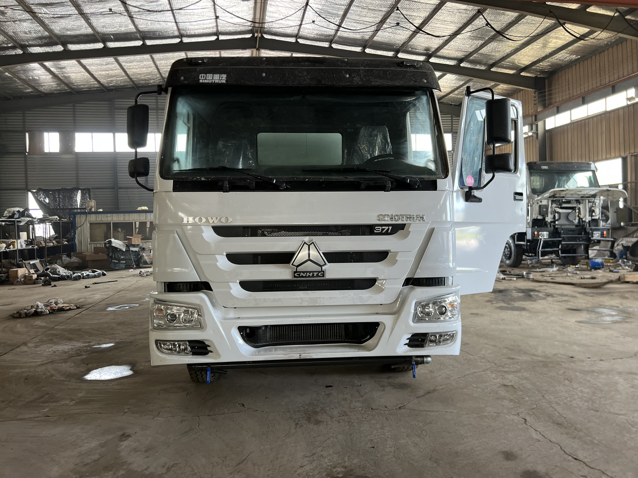 HOWO HOWO water tanker truck - Autocisterna: foto 3 HOWO HOWO water tanker truck - Autocisterna: foto 3