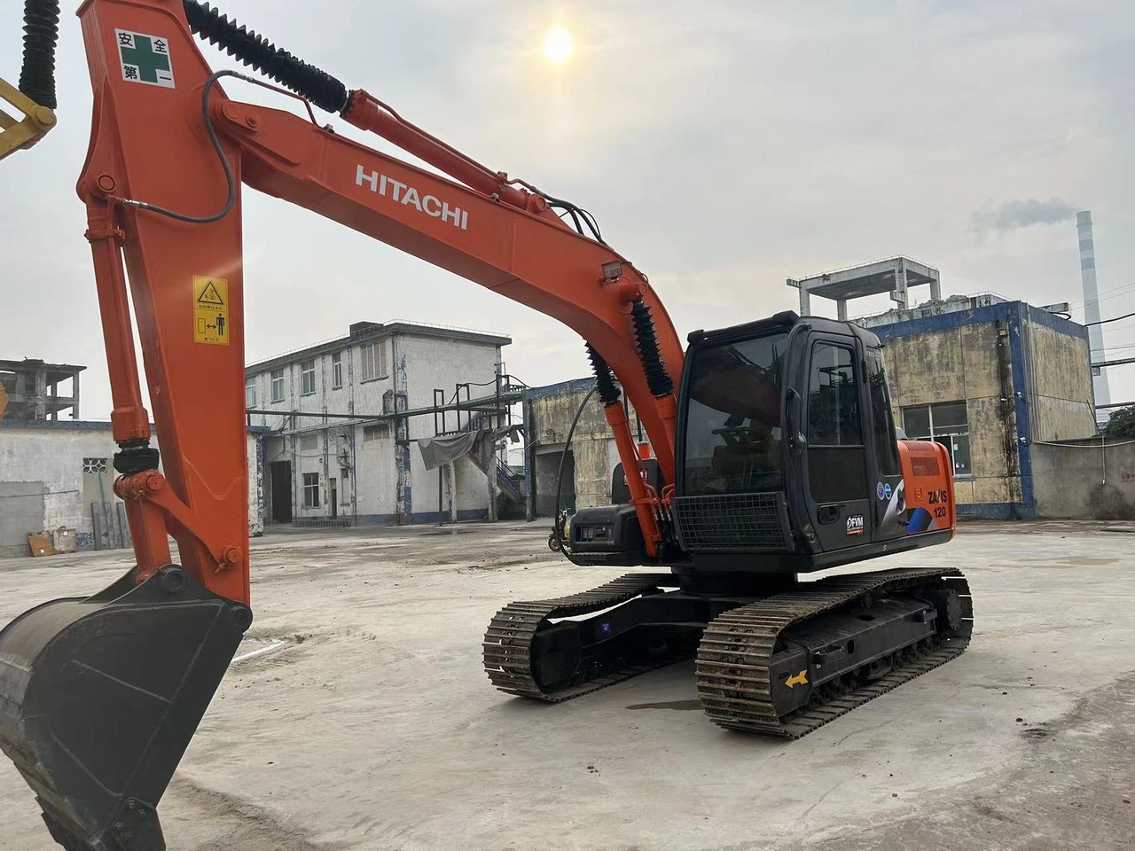 Hitachi ZX120-6 Excavator - Kāpurķēžu ekskavators: foto 2 Hitachi ZX120-6 Excavator - Kāpurķēžu ekskavators: foto 2