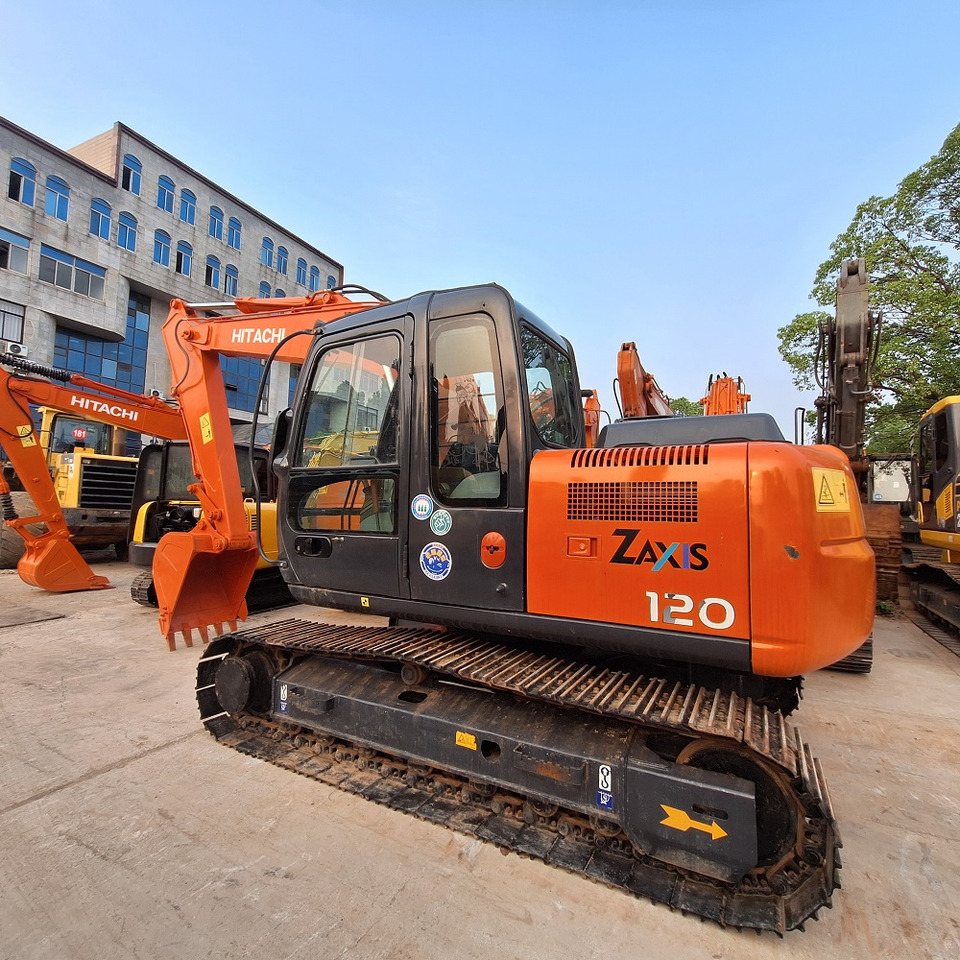 Hitachi ZX120 Excavator - Kāpurķēžu ekskavators: foto 1 Hitachi ZX120 Excavator - Kāpurķēžu ekskavators: foto 1