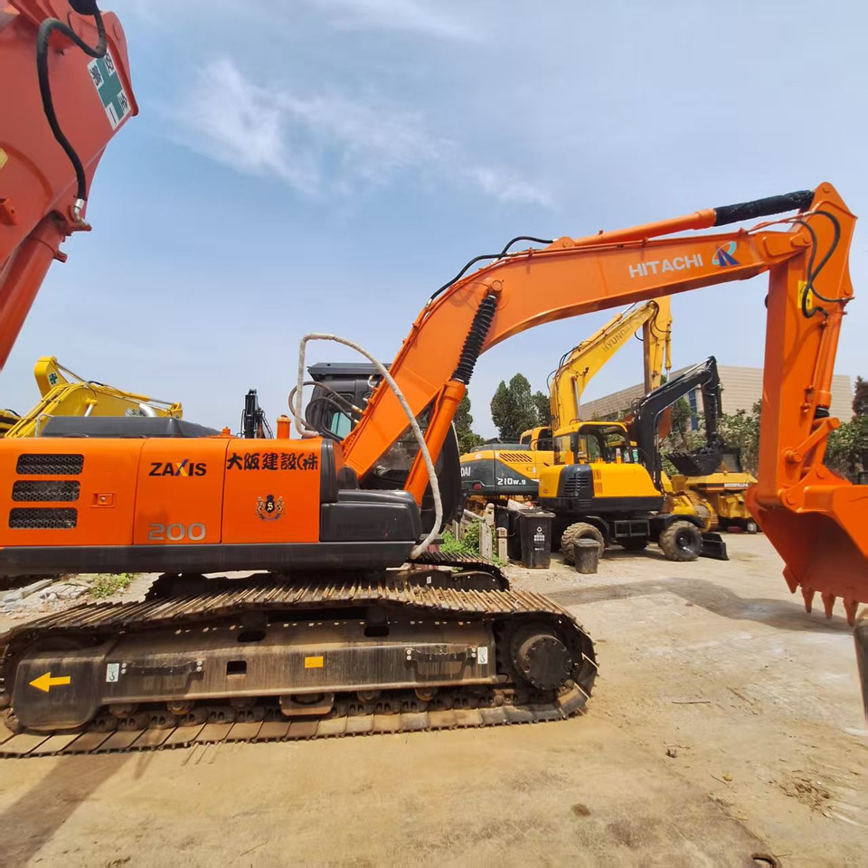 Hitachi ZX200 Excavator - Kāpurķēžu ekskavators: foto 5 Hitachi ZX200 Excavator - Kāpurķēžu ekskavators: foto 5