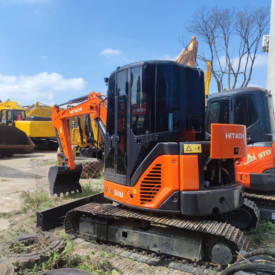 Hitachi ZX50 Excavator - Kāpurķēžu ekskavators: foto 1 Hitachi ZX50 Excavator - Kāpurķēžu ekskavators: foto 1
