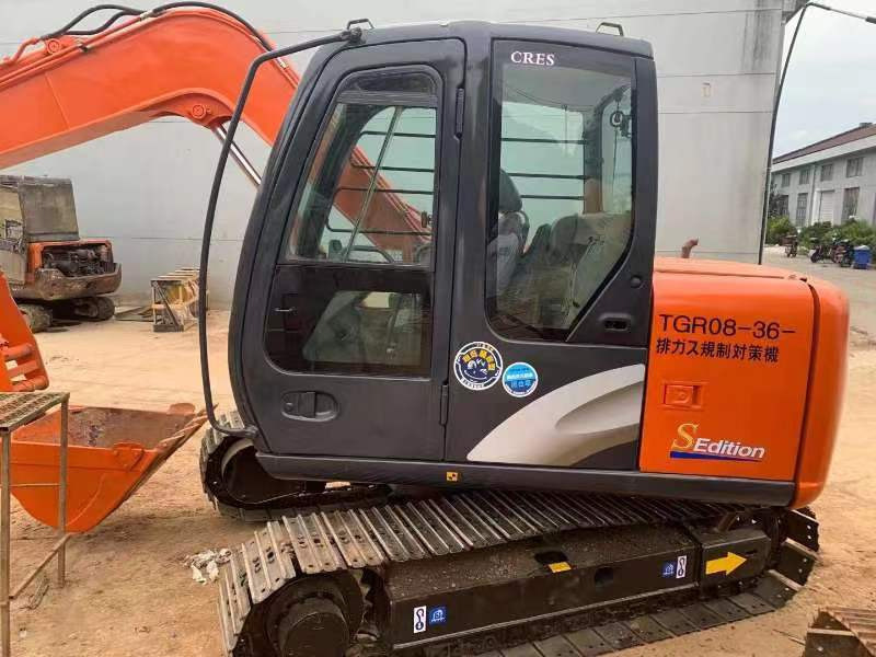 Hitachi ZX70 Excavator - Kāpurķēžu ekskavators: foto 1 Hitachi ZX70 Excavator - Kāpurķēžu ekskavators: foto 1