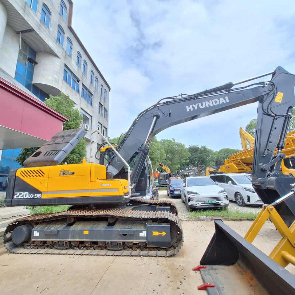 Hyundai 220LC-9S Excavator - Kāpurķēžu ekskavators: foto 2 Hyundai 220LC-9S Excavator - Kāpurķēžu ekskavators: foto 2