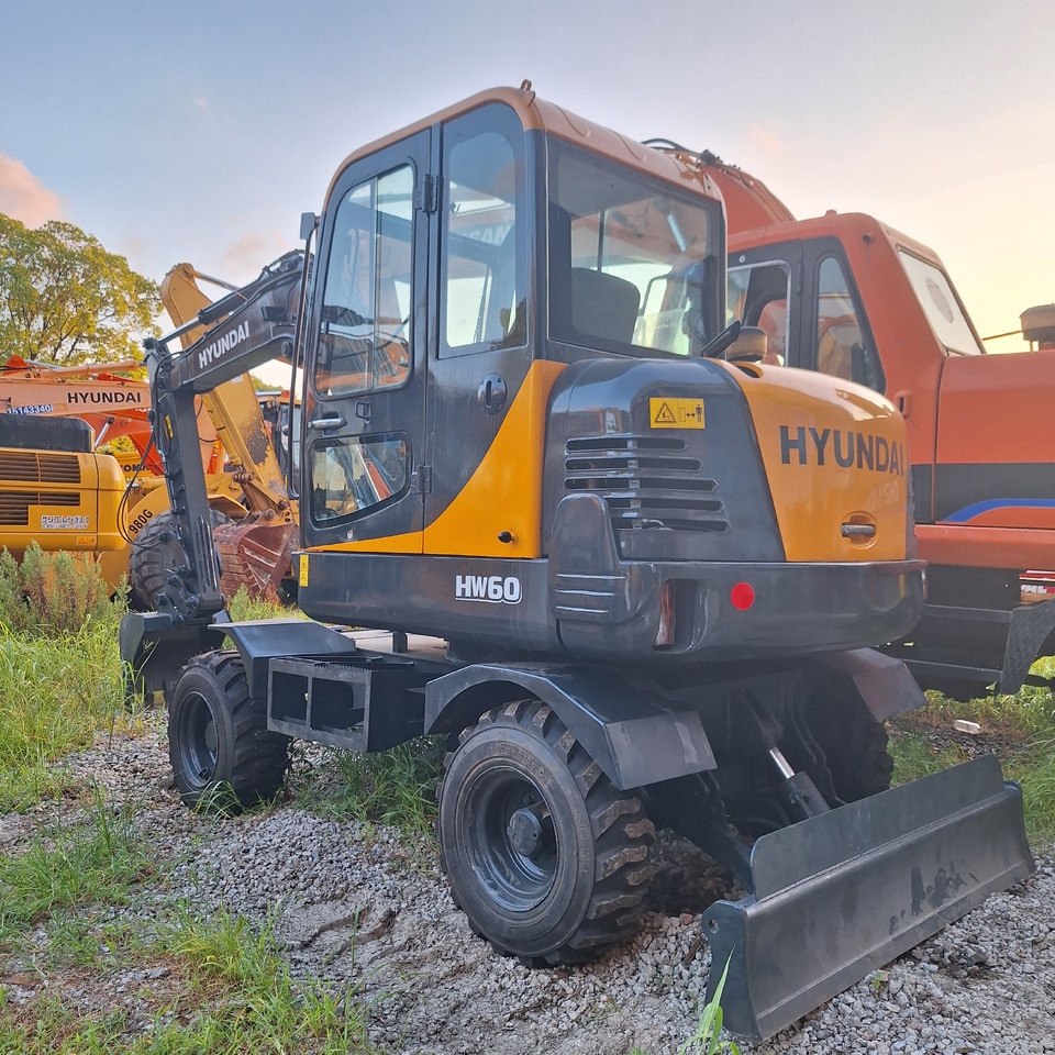 Hyundai 60vs  excavator - Riteņu ekskavators: foto 5 Hyundai 60vs  excavator - Riteņu ekskavators: foto 5