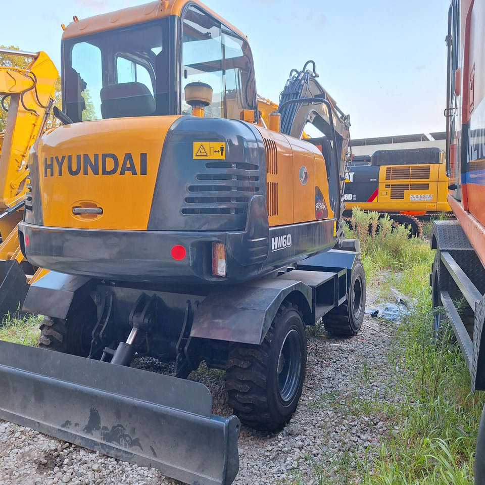Hyundai 60vs  excavator - Riteņu ekskavators: foto 2 Hyundai 60vs  excavator - Riteņu ekskavators: foto 2